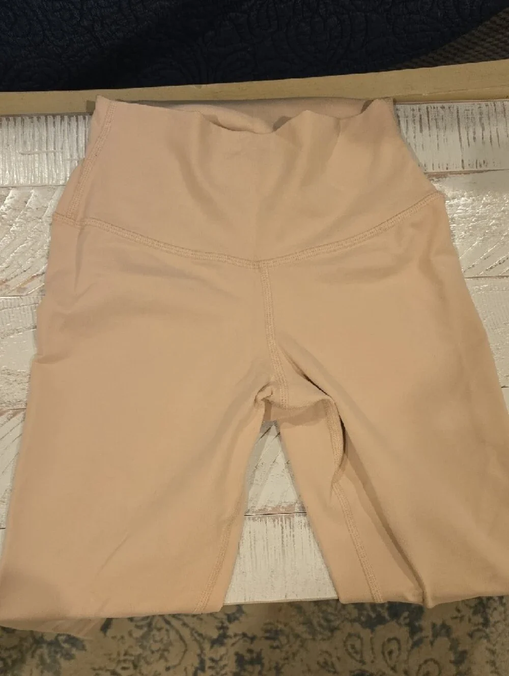ALO Yoga High-Rise Leggings in Light Nude/blush